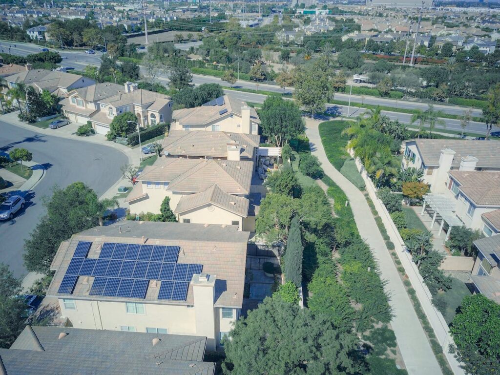 Los paneles fotovoltaicos se instalan en la ubicación más idónea para la generación de energía.