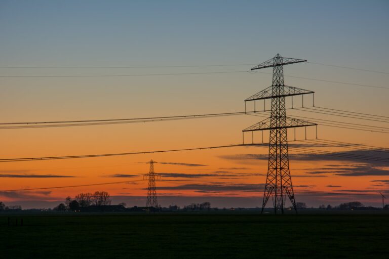 El vertimiento energético podría evitarse si se construyen nuevas líneas de transmisión.